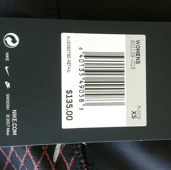 Nike Zonal strength crops NWT size XS - Picture 2 of 5